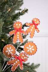 Worth Imports 3-Pack White Berry Spray Christmas Tree Pick in the Christmas  Picks department at