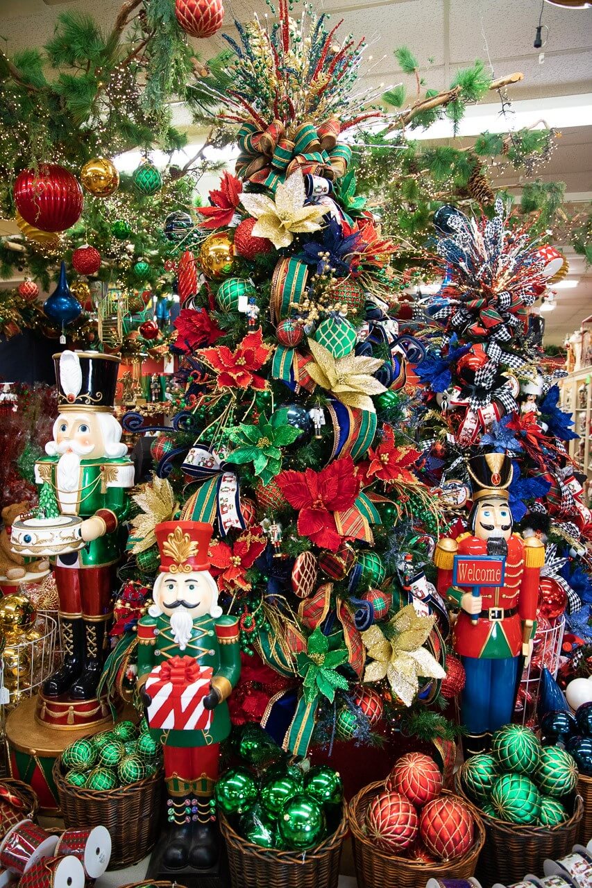 Commercial Christmas Decorations for Businesses - Decorator's Warehouse
