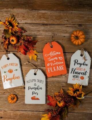 Metal ornament signs for fall