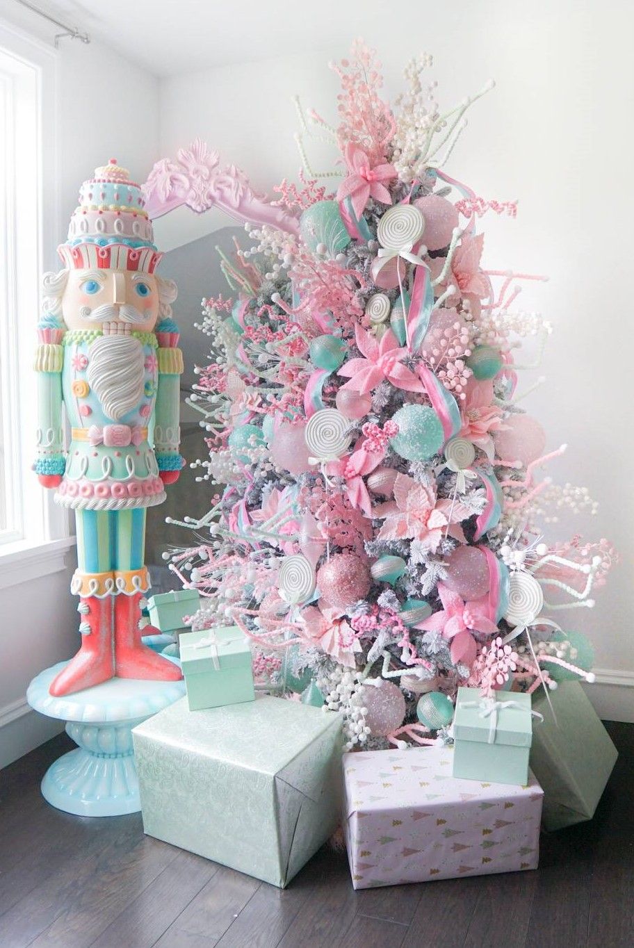 Home For the Holidays Christmas Tree Challenge 2021 - Decorator's