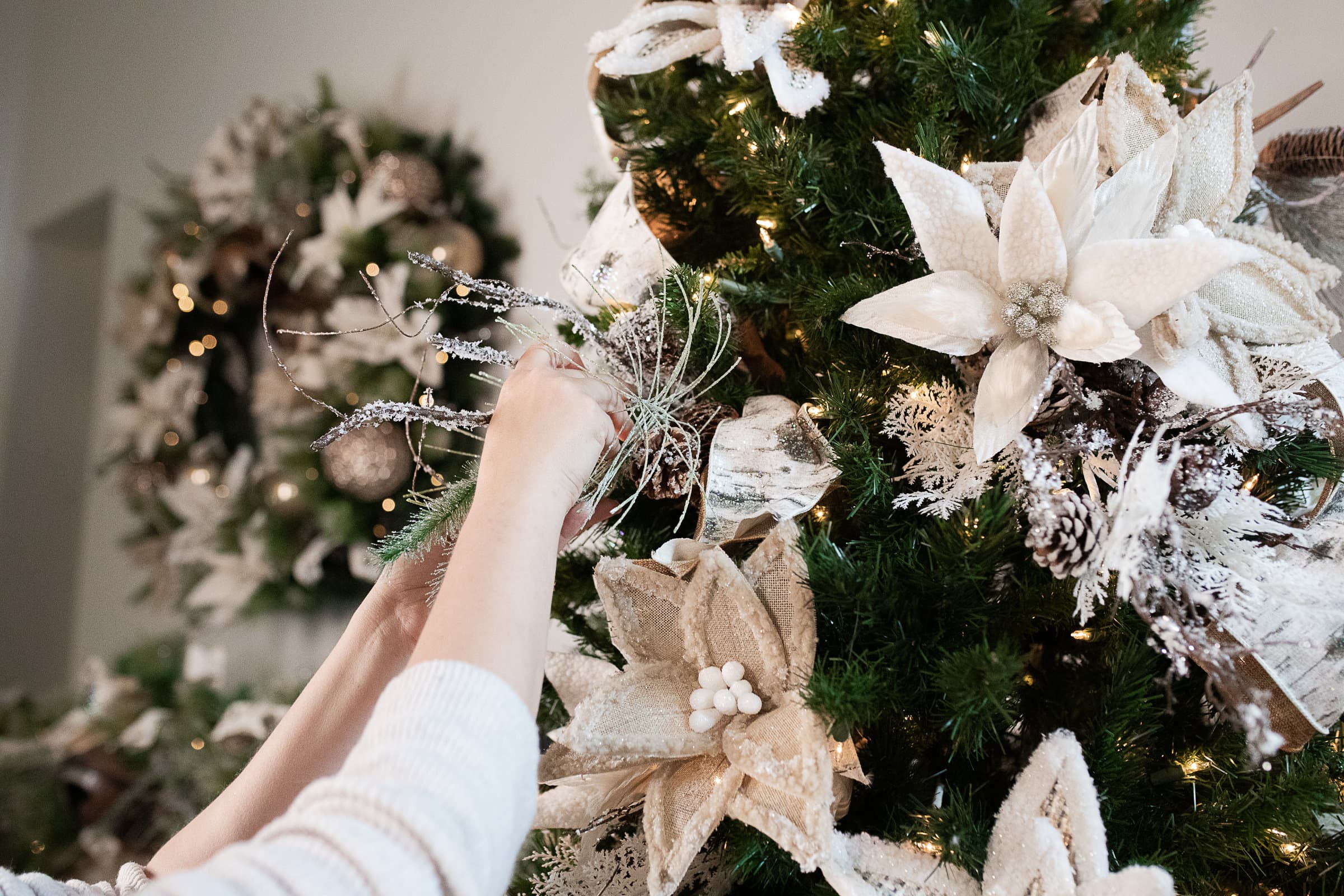 8 Steps to Decorate Your Perfect Themed Christmas Tree - Decorator's  Warehouse